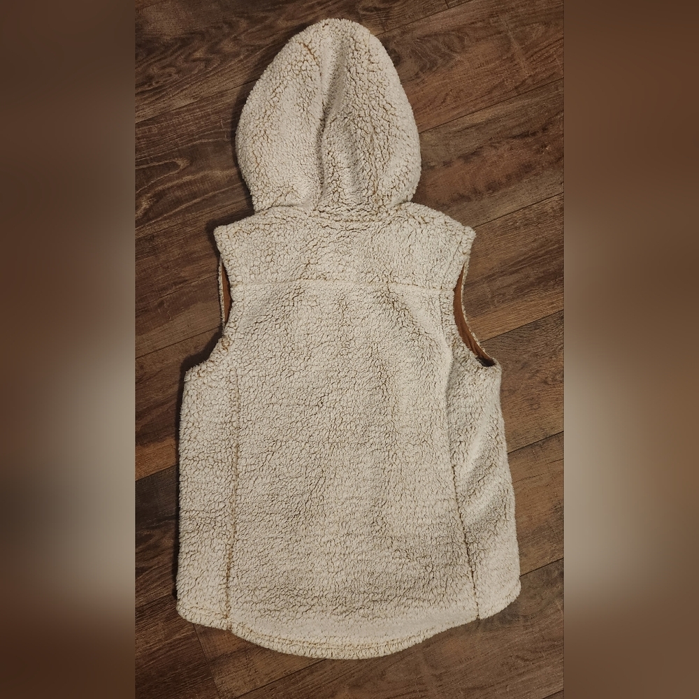 Legendary Whitetails Cream Sherpa Vest with Brown Accents - Picture 2 of 6
